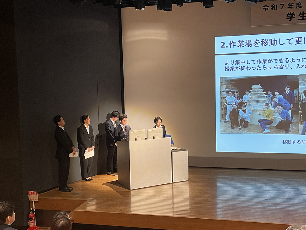 1.中央工学校 建築倶楽部 建築学科3年福田 聡太さん 木造建築科2年三浦 多絵さん 建築設備設計科2年宮崎 春佳さん 建築室内設計科2年鈴木 信太さん